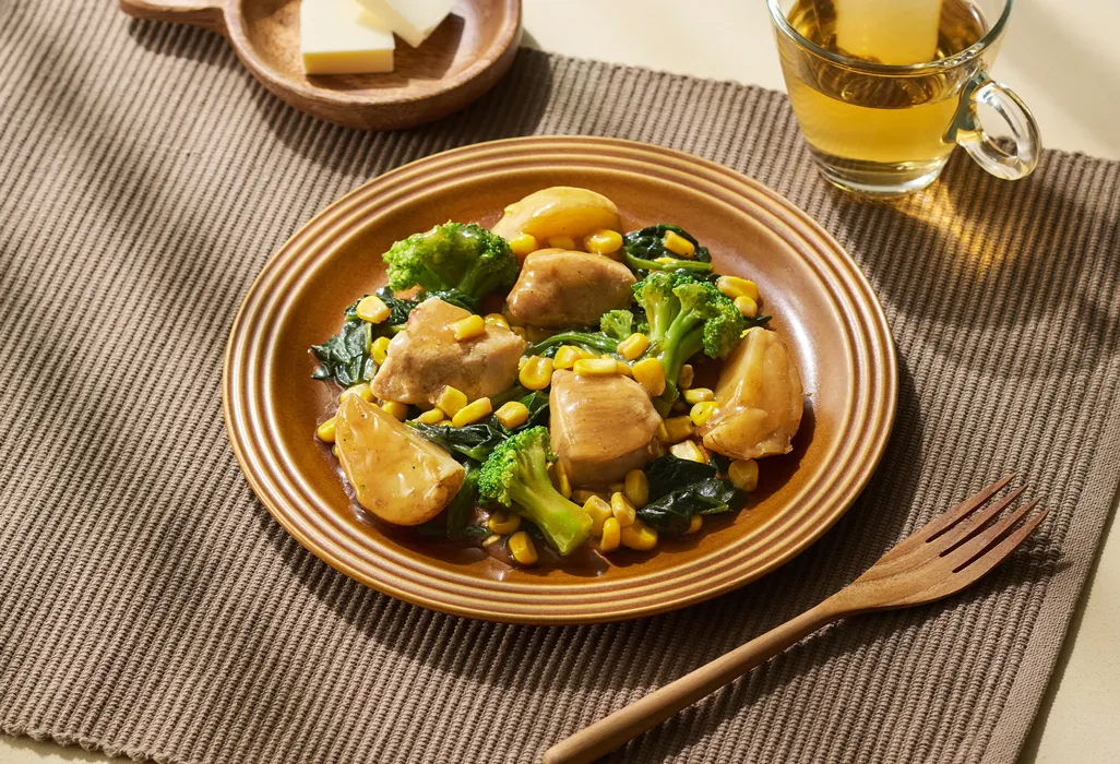 鶏むね肉とほうれん草のコク旨じゃがバター醤油 | GREEN SPOON