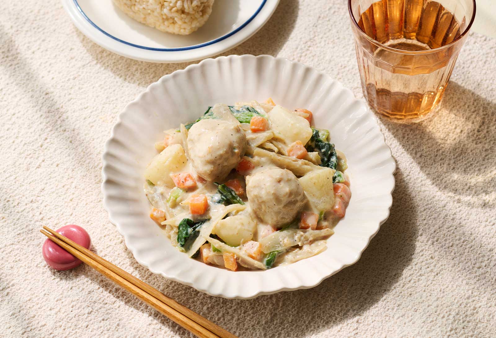 たっぷり根菜と特製鶏つくねの味噌豆乳クリーム煮