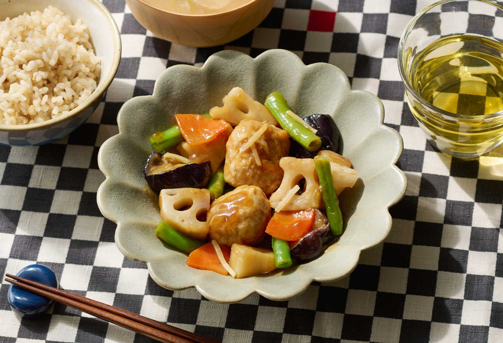 れんこんと鶏つくねの生姜入り黒酢あん