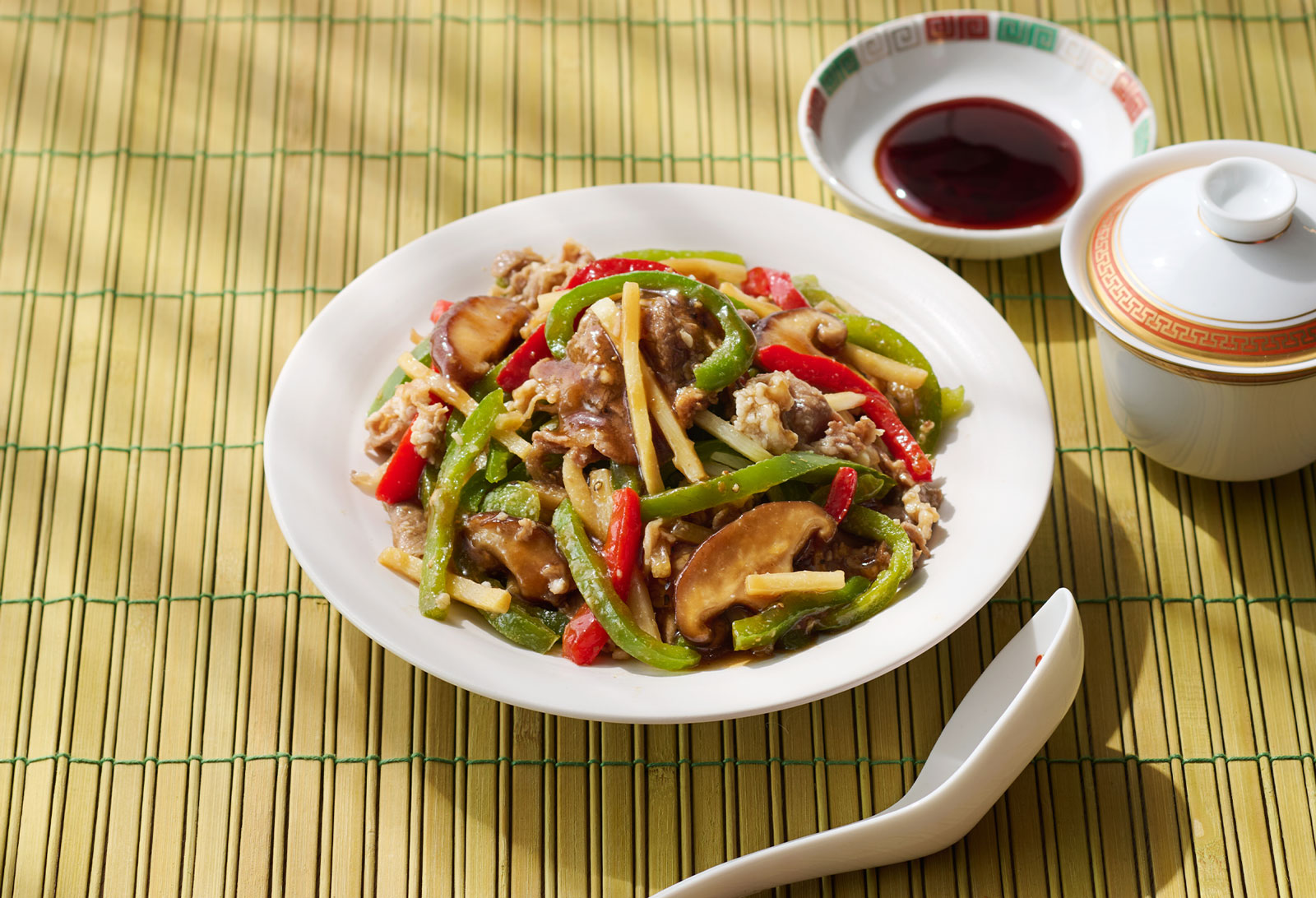 牛肉と彩り野菜の香ばし青椒肉絲 | GREEN SPOON（グリーンスプーン）