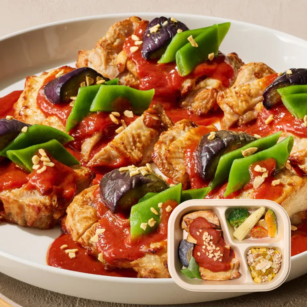 特製デミグラスハンバーグ | ファッロとコーンのカレー | 温野菜サラダ