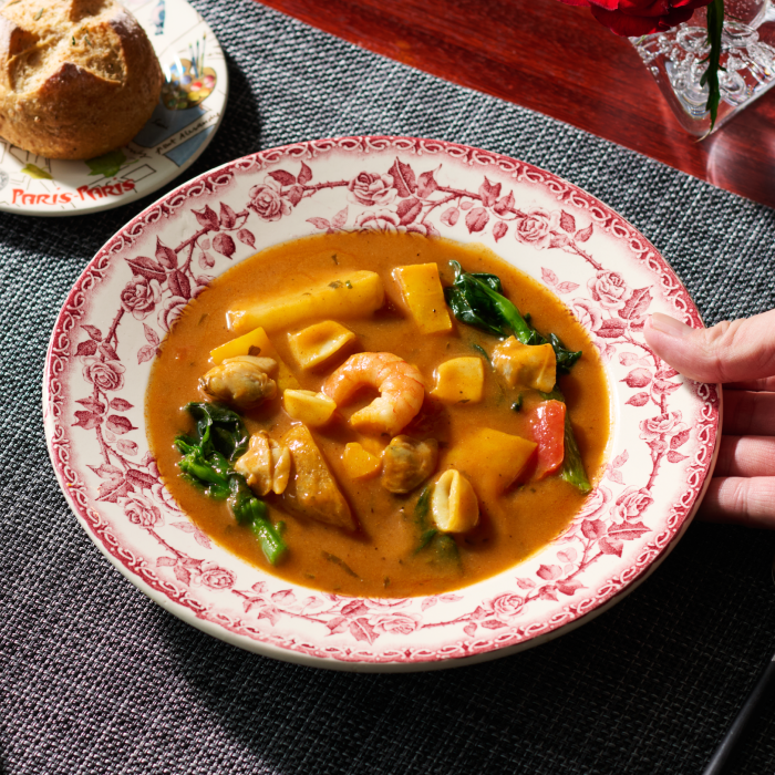 THE DISH with Saucer